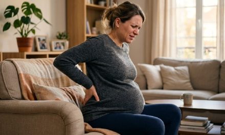 Comment éviter les douleurs dorsales durant la grossesse : conseils et astuces