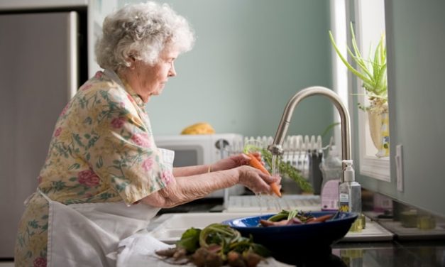 Comment promouvoir une hygiène optimale chez les seniors efficacement