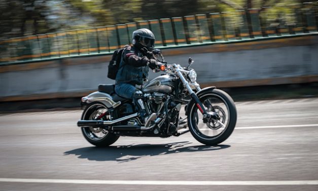 Tout savoir sur les règles et la législation pour conduire une moto en conformité