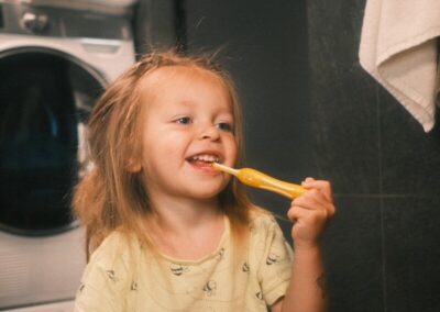 Comment apprendre à un enfant à bien se brosser les dents ?