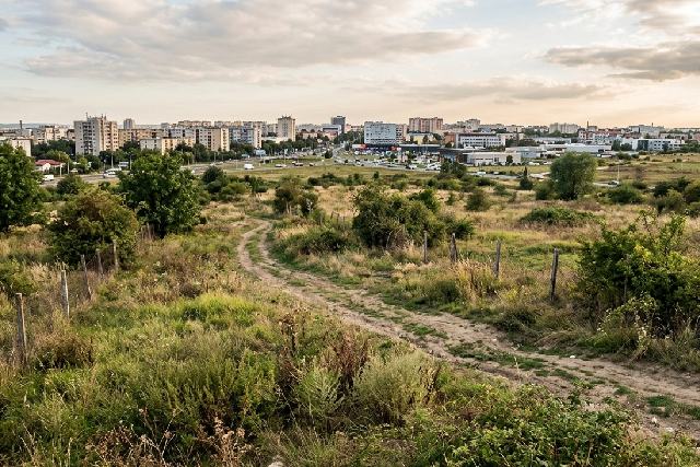 Terrain périurbain non constructible : bon plan ou vrai risque ?