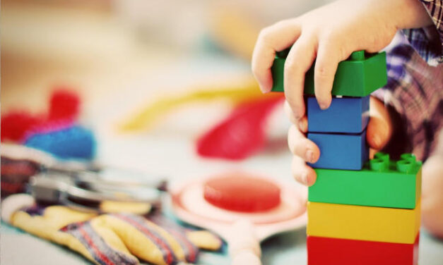 Pourquoi les enfants aiment-ils donner une voix aux objets qui ne parlent pas ?