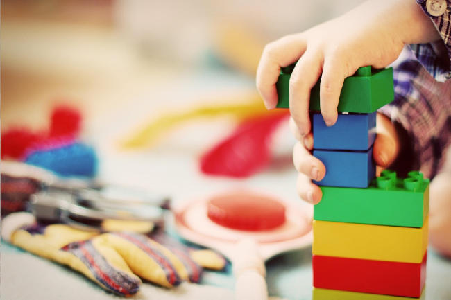Pourquoi les enfants aiment-ils donner une voix aux objets qui ne parlent pas ?