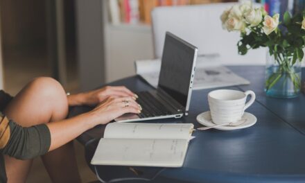 Vos premiers clients méritent mieux qu&rsquo;un email automatique