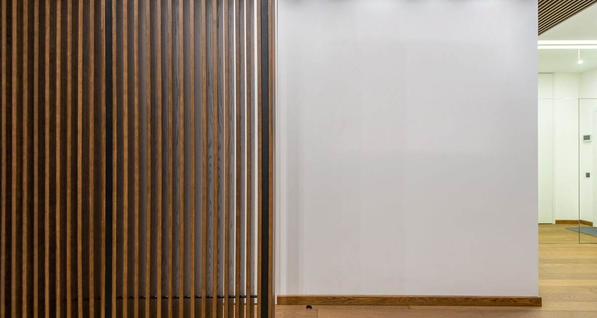 Mur mobile de salle polyvalente : le rail avant l&rsquo;acoustique