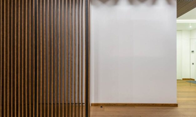 Mur mobile de salle polyvalente : le rail avant l&rsquo;acoustique
